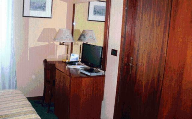 Hotel Emilia 3*