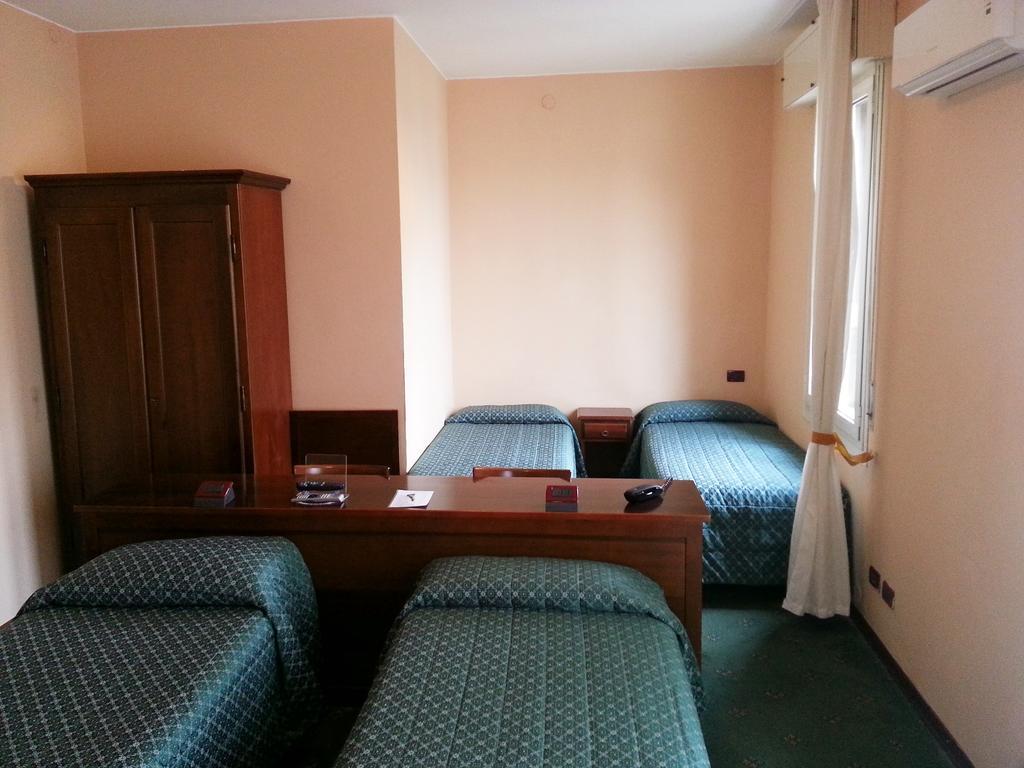 Hotel Emilia 3*
