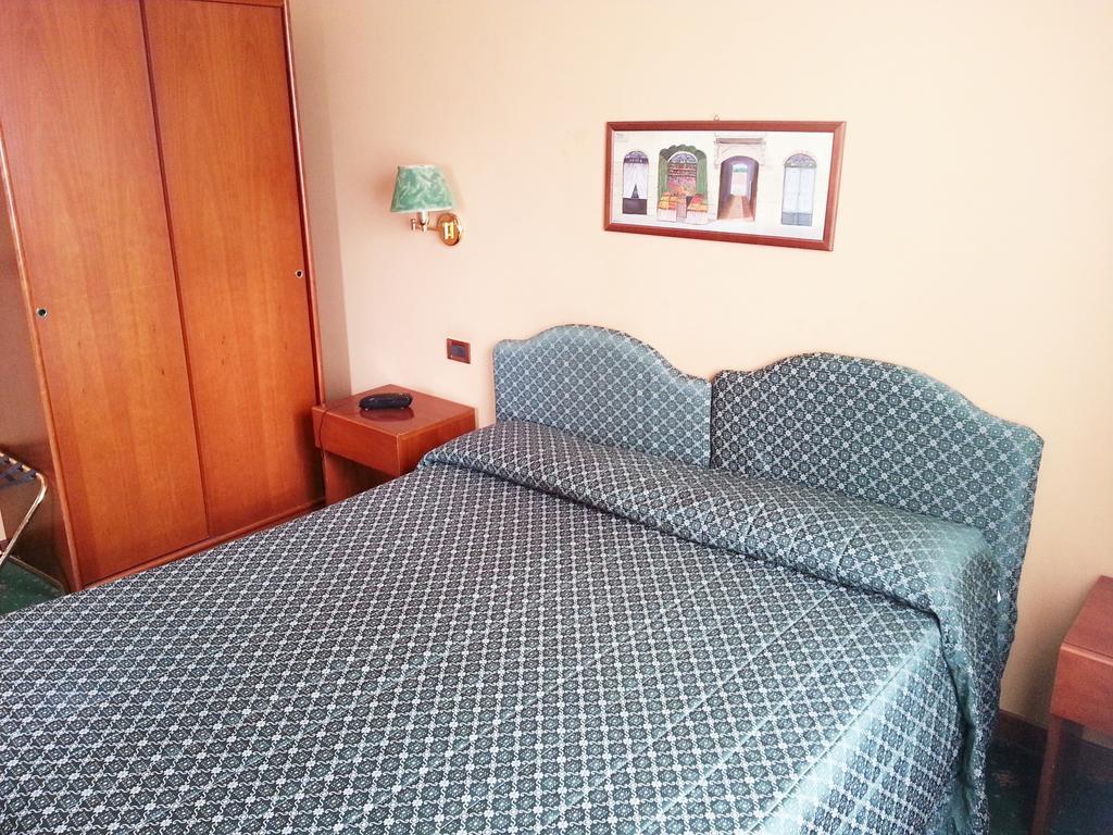 Hotel Emilia 3*